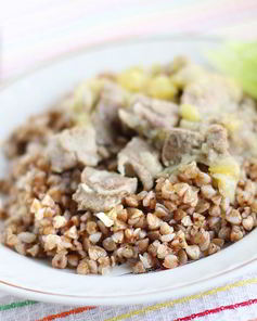 Индейка на кабачковой подушке с гречкой