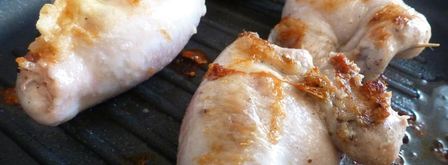 куриные голени, фаршированные зеленым горошком и моцареллой. Шаг 3