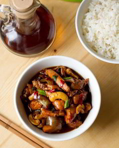 Курица с кешью и устричным соусом