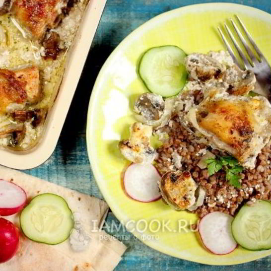 Рецепт курицы с шампиньонами и чесноком в сметане
