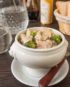 Курица в сливках с брокколи