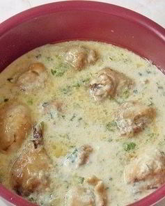 Курица в сметане с луком