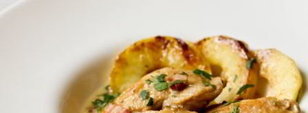 курица в винно-сливочном соусе с яблоками. Шаг 11