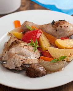 Курица, запеченная с овощами