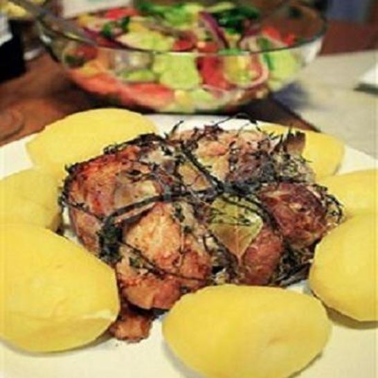 Рецепт окорока фаршированного рисом и черными бобами