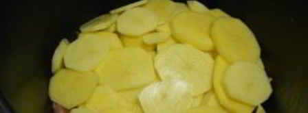 свинина с помидорами и картофелем в мультиварке. Шаг 4