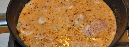 свинина в кефирном соусе на сковороде. Шаг 4