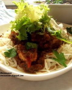 Свинина в кисло-пряном соусе из ревеня