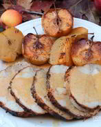 Свинина, запеченная с яблоками