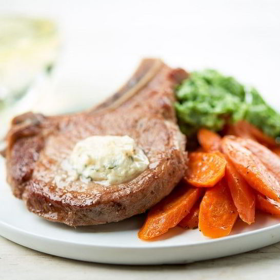 Рецепт свиных отбивных с гарниром