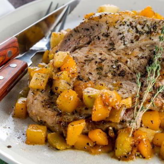 Рецепт свиных отбивных с яблоками и тыквой