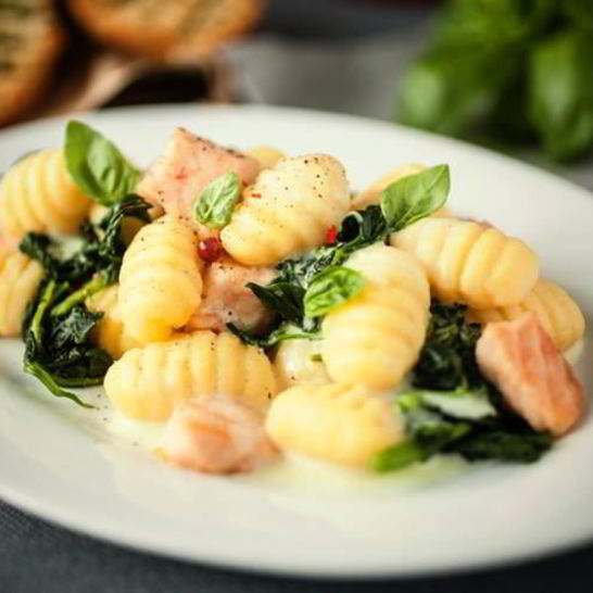 Рецепт ньокков с лососем и моцареллой