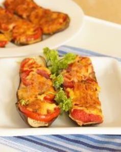 Баклажаны с помидорами сыром и специями в духовке