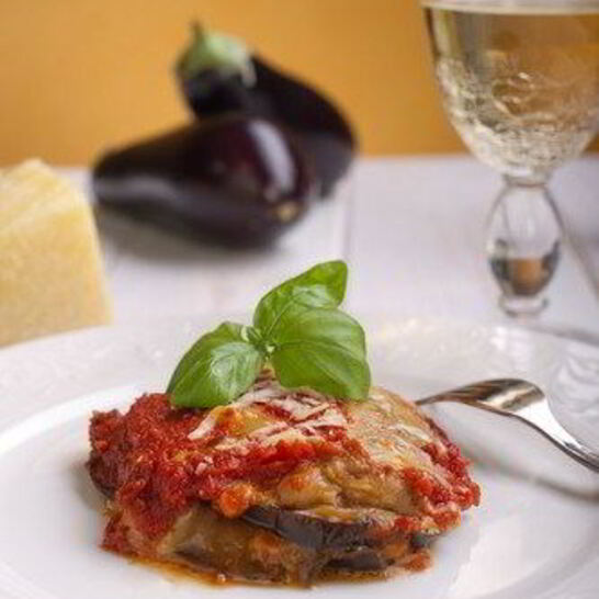 Рецепт баклажанов, запеченных с сыром, базиликом и кедровыми орешками