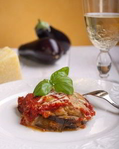 Баклажаны, запеченные с сыром, базиликом и кедровыми орешками