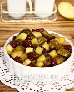 Брюссельская капуста с яблоками и изюмом