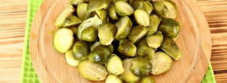 брюссельская капуста с яблоками и изюмом. Шаг 4