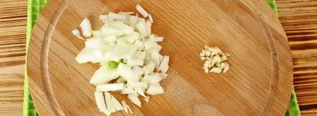 брюссельская капуста с яблоками и изюмом. Шаг 5