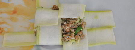 фаршированные конвертики из кабачков. Шаг 8