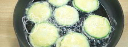 кабачки в кляре на сковороде. Шаг 6