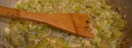 кабачки жареные с чесноком и яйцом. Шаг 6