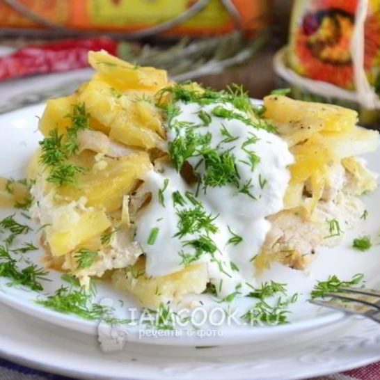 Рецепт картофеля, запеченного с курицей в сметане