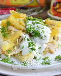 Картофель, запеченный с курицей в сметане