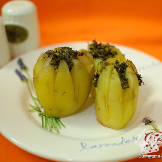 Рецепт картофеля, запеченного с зеленым соусом