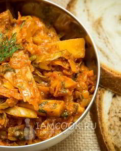 Квашеная капуста, тушенная с мясом и картофелем