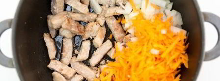 квашеная капуста, тушенная с мясом и картофелем. Шаг 4