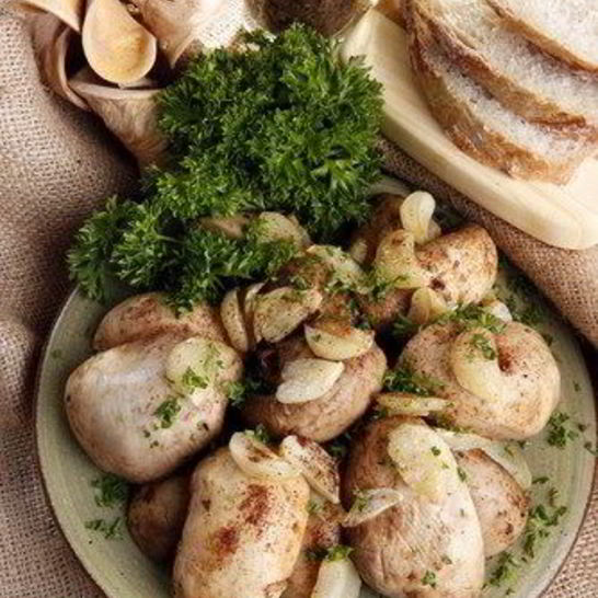 Рецепт шляпок грибов на гриле с чесноком и зеленью