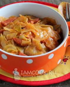 Тушеная капуста с колбасой в мультиварке