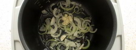 тушеная капуста с колбасой в мультиварке. Шаг 5