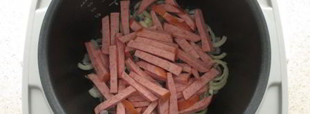 тушеная капуста с колбасой в мультиварке. Шаг 6