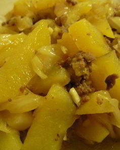 Тушеная капуста со свининой и картошкой