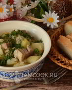 Тушеная картошка с мясом в сковороде