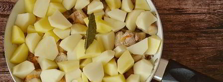 тушеная картошка с мясом в сковороде. Шаг 12