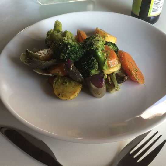 Рецепт запеченных овощей под мятно-чесночным соусом