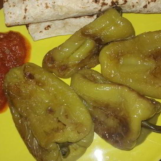 Рецепт жареных перцев с томатным соусом basilico