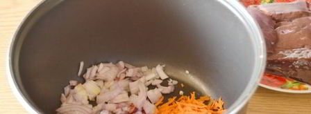 говяжья печень тушеная в соусе в мультиварке. Шаг 4