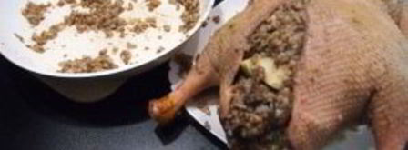 гусь с гречкой, грибами и печенью в рукаве. Шаг 7