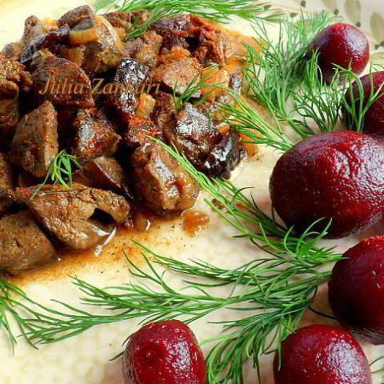 Рецепт куриной печени с черносливом и свеклой