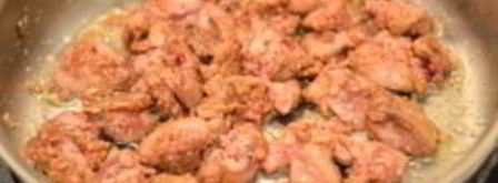 куриная печень с грибами в сливочном соусе. Шаг 4