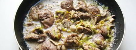 куриная печень с грибами в сметане. Шаг 10