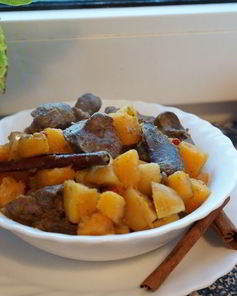 Куриная печень с тыквой и яблоками
