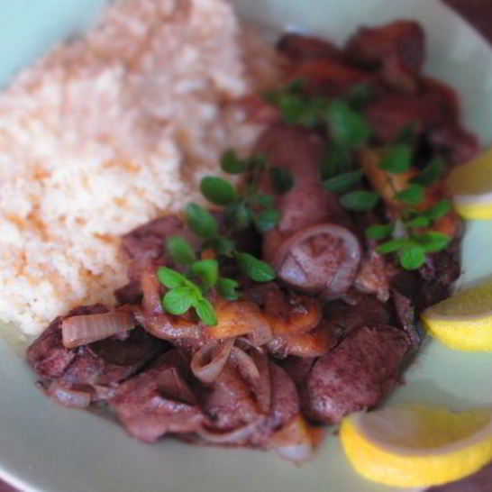 Рецепт куриной печени с яблоками и майораном