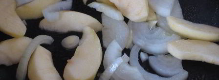 куриная печень с яблоками и майораном. Шаг 2