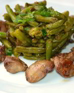 Куриная печень со стручковой фасолью