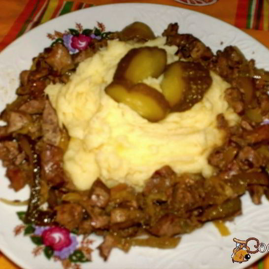 Рецепт куриной печени, жареной с маринованными огурцами