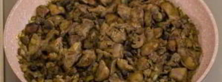 куриная печень, жаренная с грибами и гречкой. Шаг 7